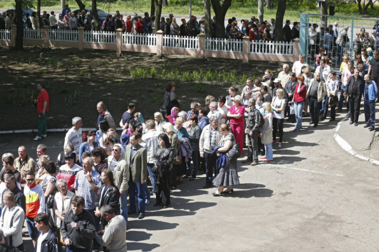 Черга на "референдум" "ДНР" у Маріуполі 11 травня 2014 року