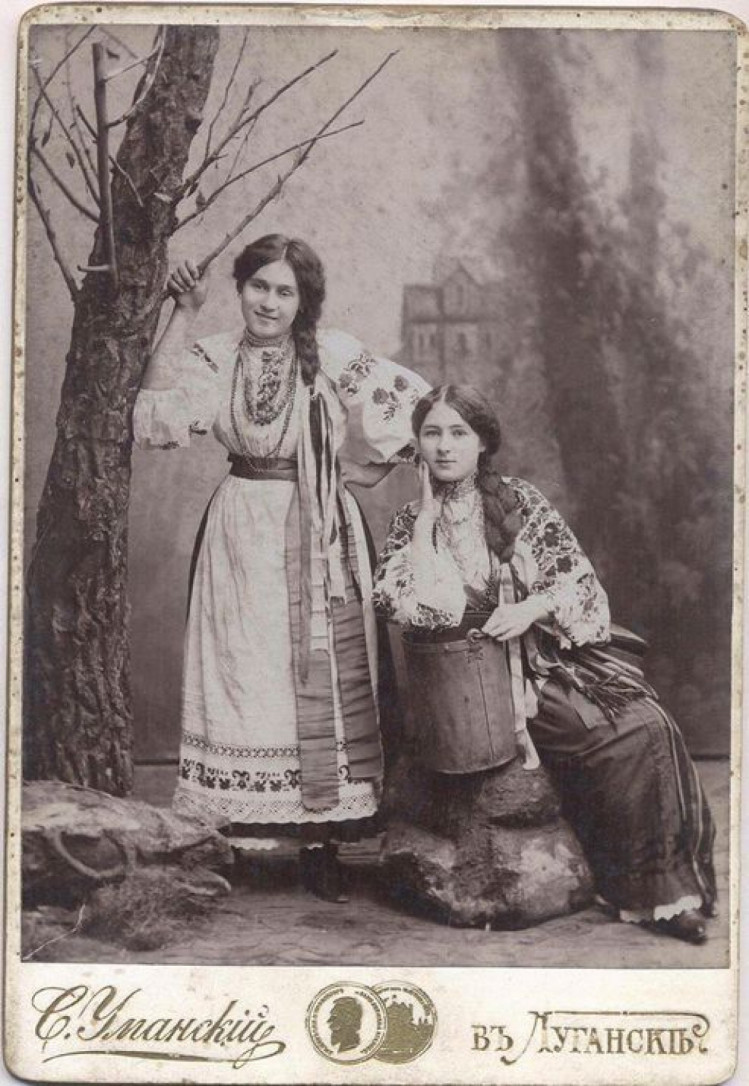 дівчата у вишиванках Луганськ, початок XX століття