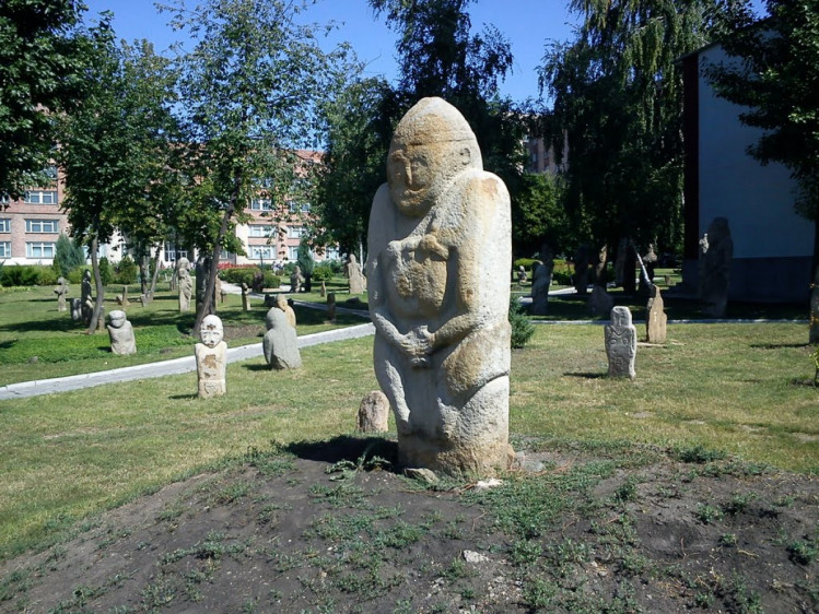 Половецькі баби на Луганщині