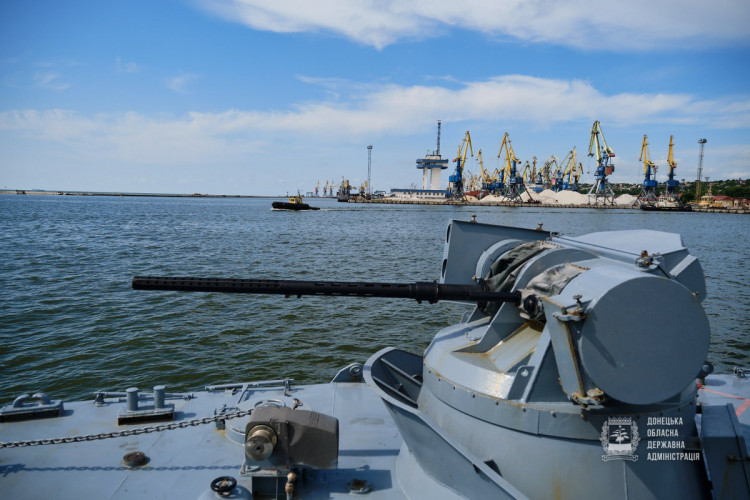 Порт в Мариуполе терпит убытки из-за блокады Керченского пролива