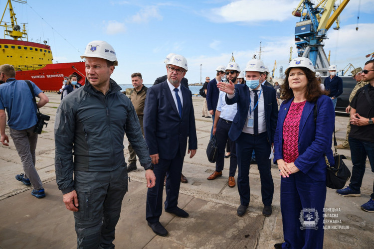Глава ОБСЕ Анн Линде побывала с визитом в мариупольском порту