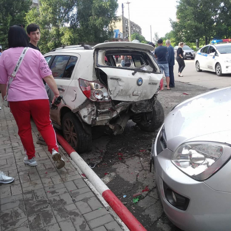 В Енакиево пьяный водитель протаранил четыре автомобиля