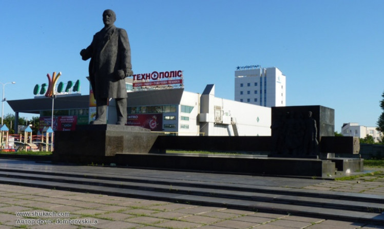Площадь Свободы Мариуполь до реконструкции памятник Ленину