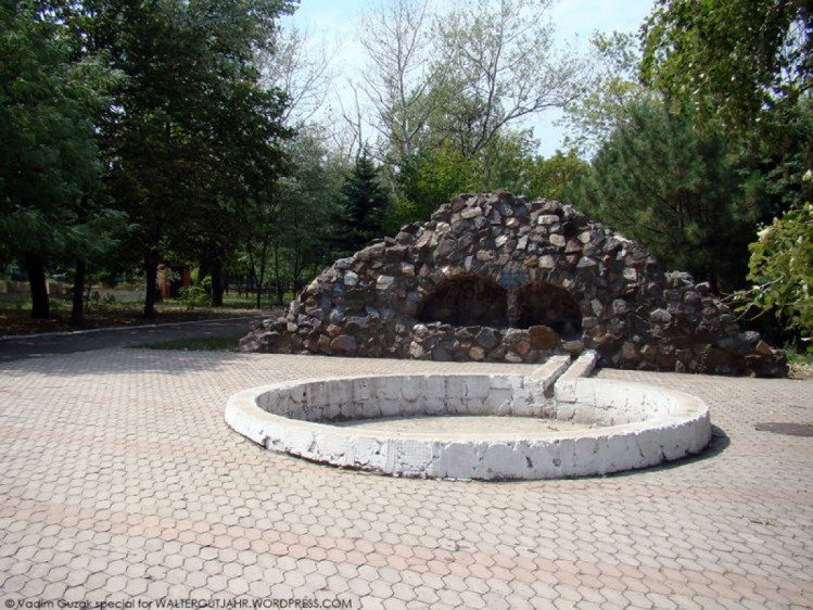каменный грот парк Веселка Мариуполь до реконструкции