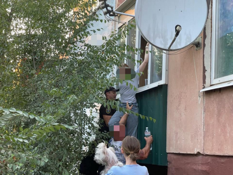 эвакуация людей из дома в Северодонецке