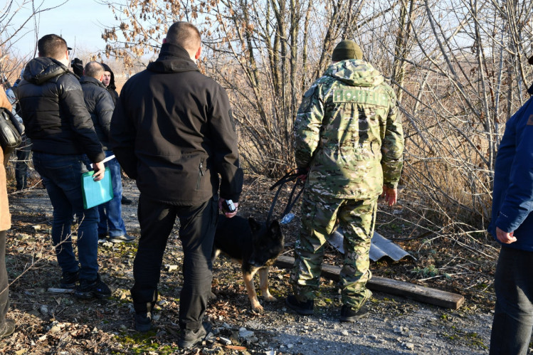 полицейские нашли тело убитого мужчины в Рубежном