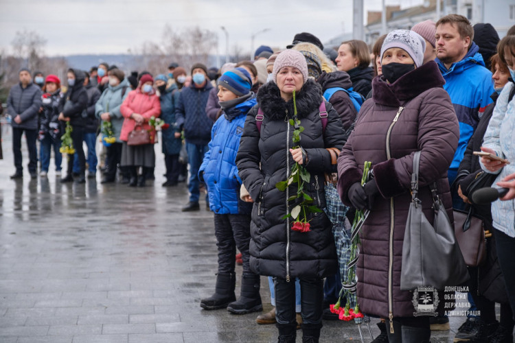 Жители Краматорска плачут из-за смерти украинского бойца